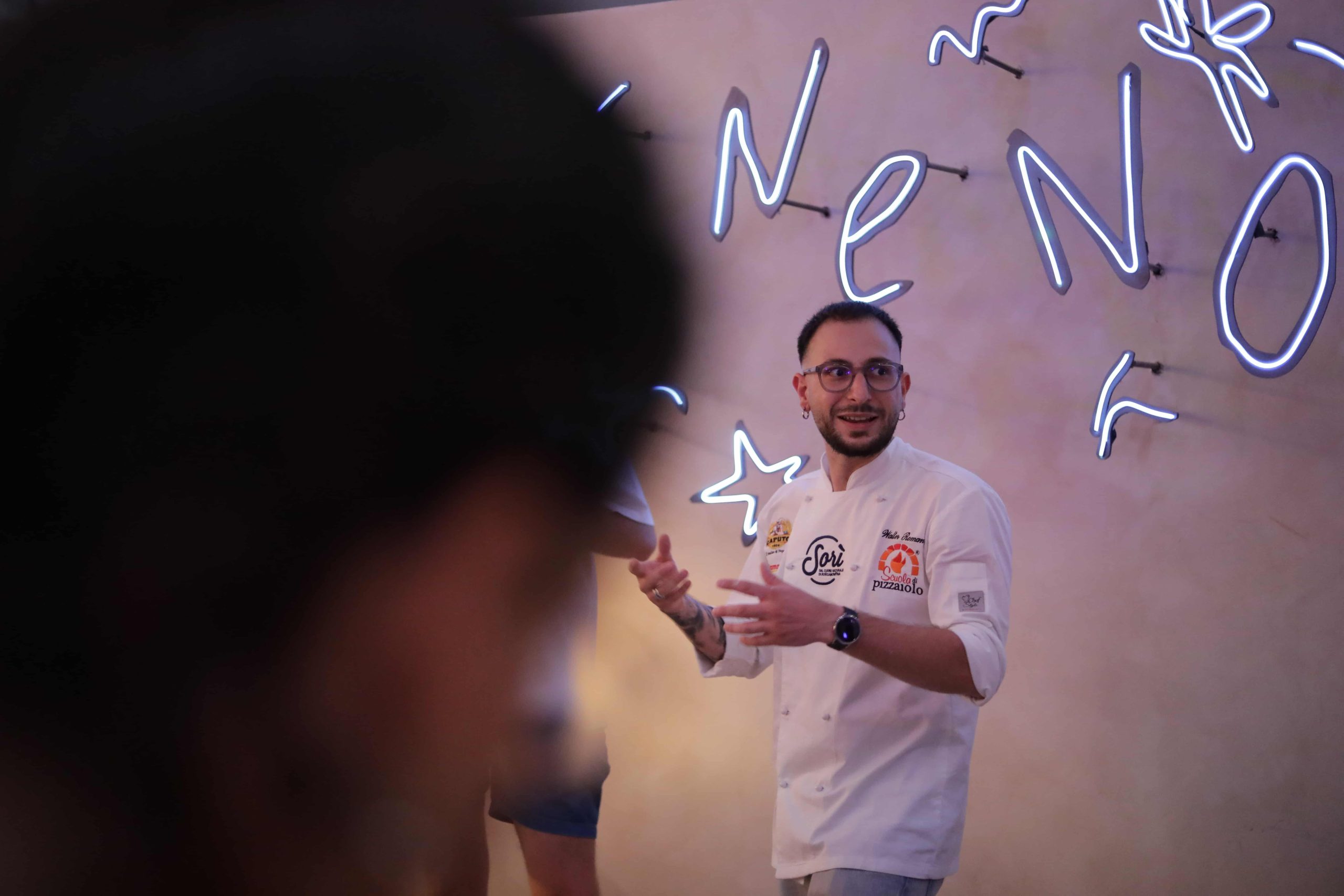 Santopizzaiolo explicando en un taller